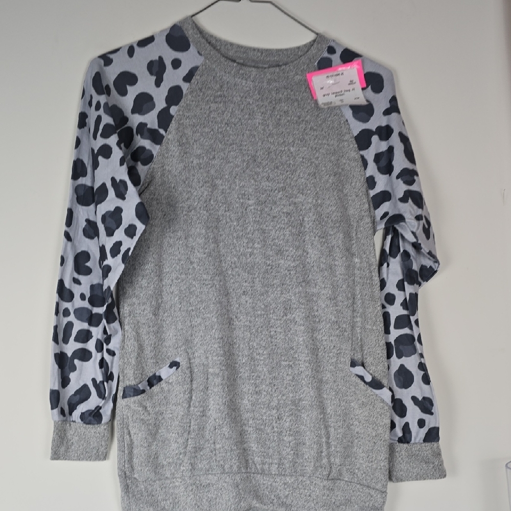 Gray Leopard Print Women's Crewneck